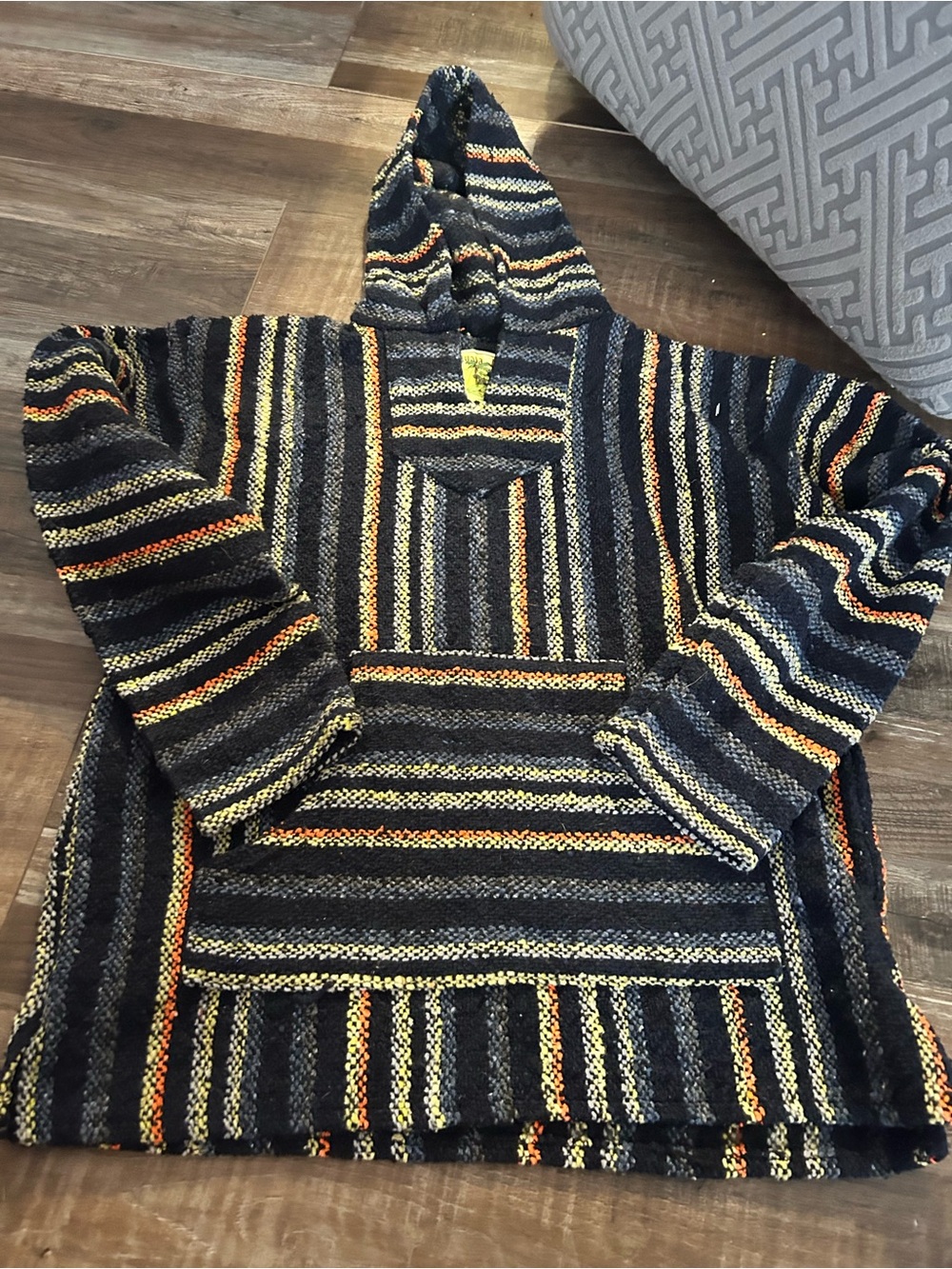 $15 sale  iguana Jack Striped Poncho Pullover Hoodie Baja Boho Black leg